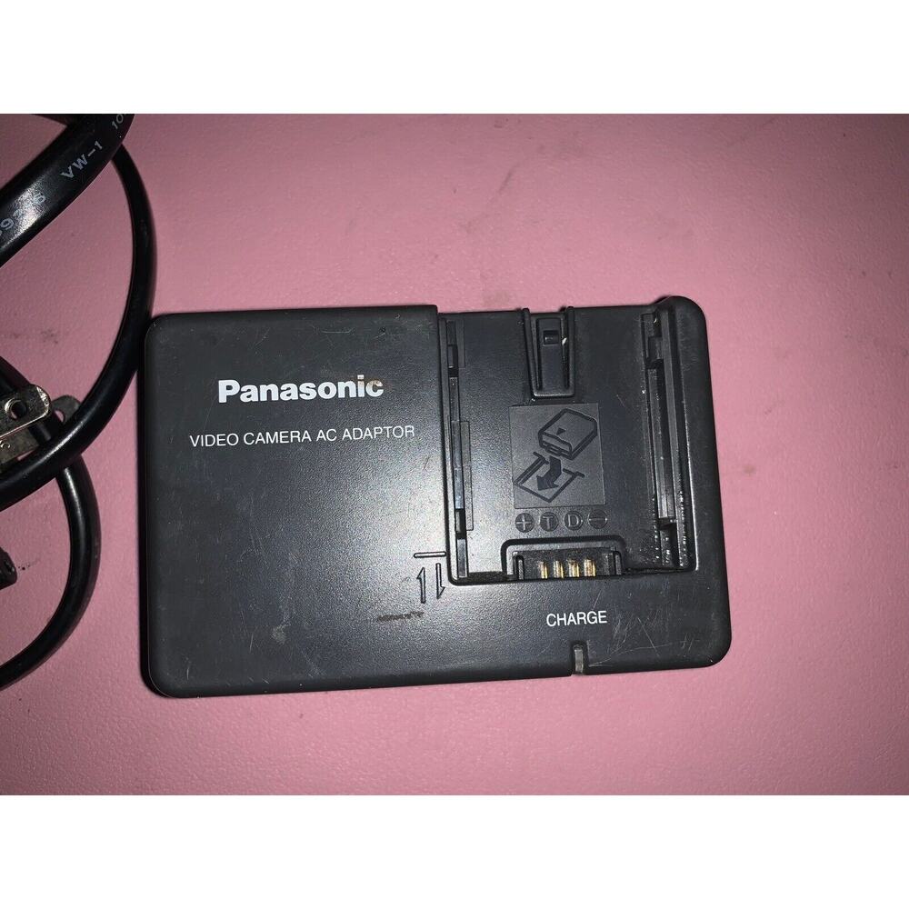 PANASONIC- PV-DAC14D - CAMCORDER - CHARGING CRADLE - 8.4V - TESTED